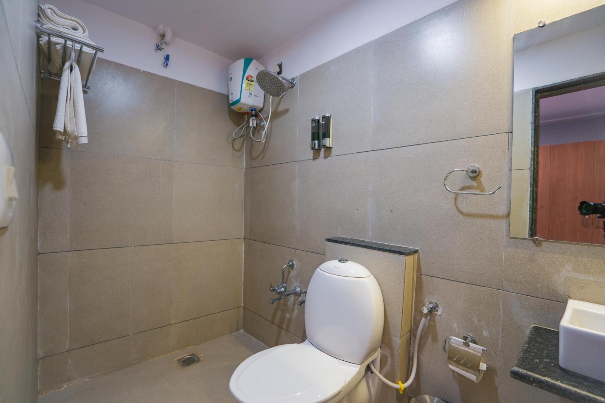 Hotel Downtown Gandhinagar Eksteriør bilde