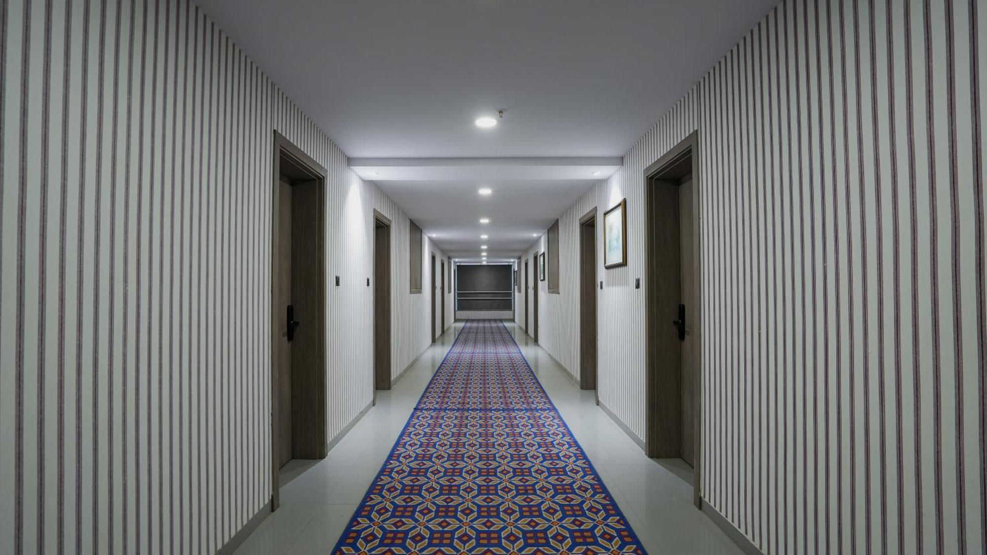 Hotel Downtown Gandhinagar Eksteriør bilde
