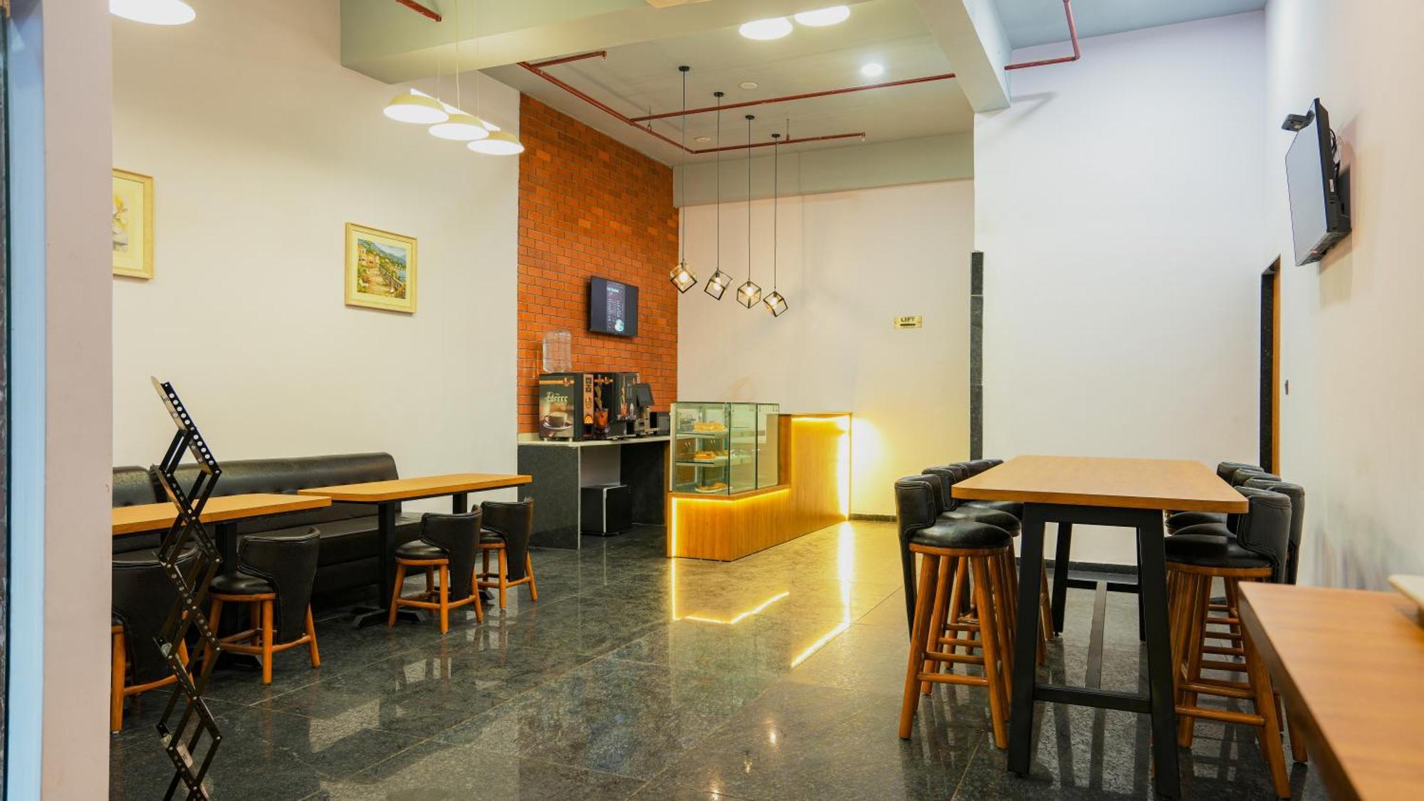 Hotel Downtown Gandhinagar Eksteriør bilde